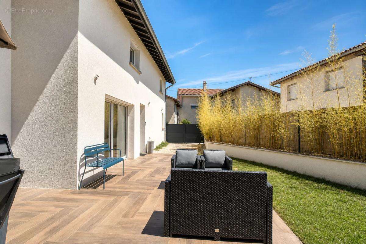 Moidieu-Détourbe - Ancienne grange de 160 m² réinventée - photo 5