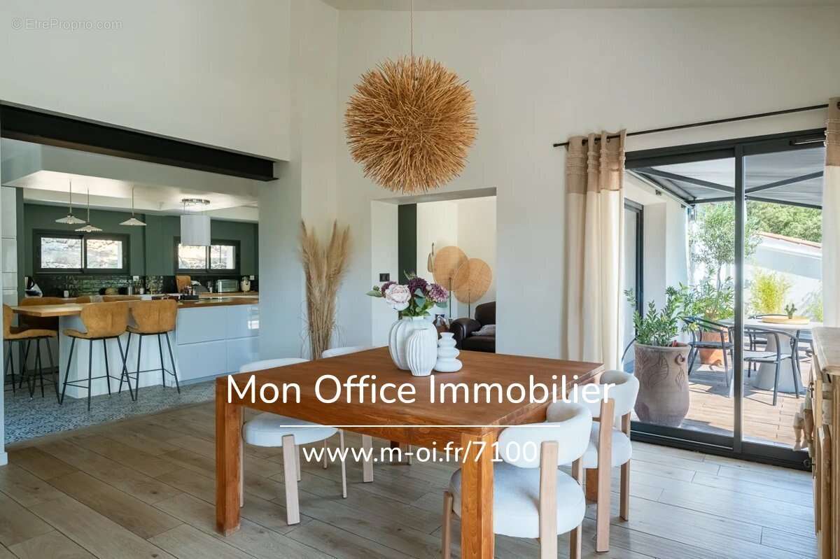 Référence : 7100-NGU. - Maison 9 pièces - Piscine - village à pied - calme - 276m2 - photo 13