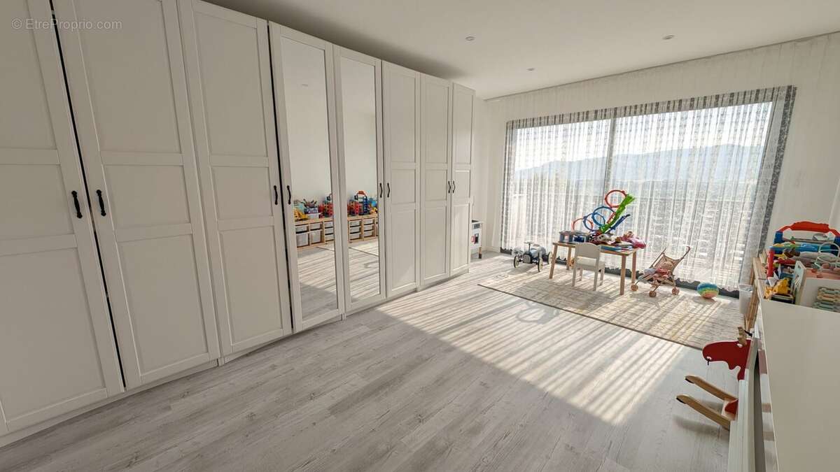 Maison à LES MARTRES-DE-VEYRE