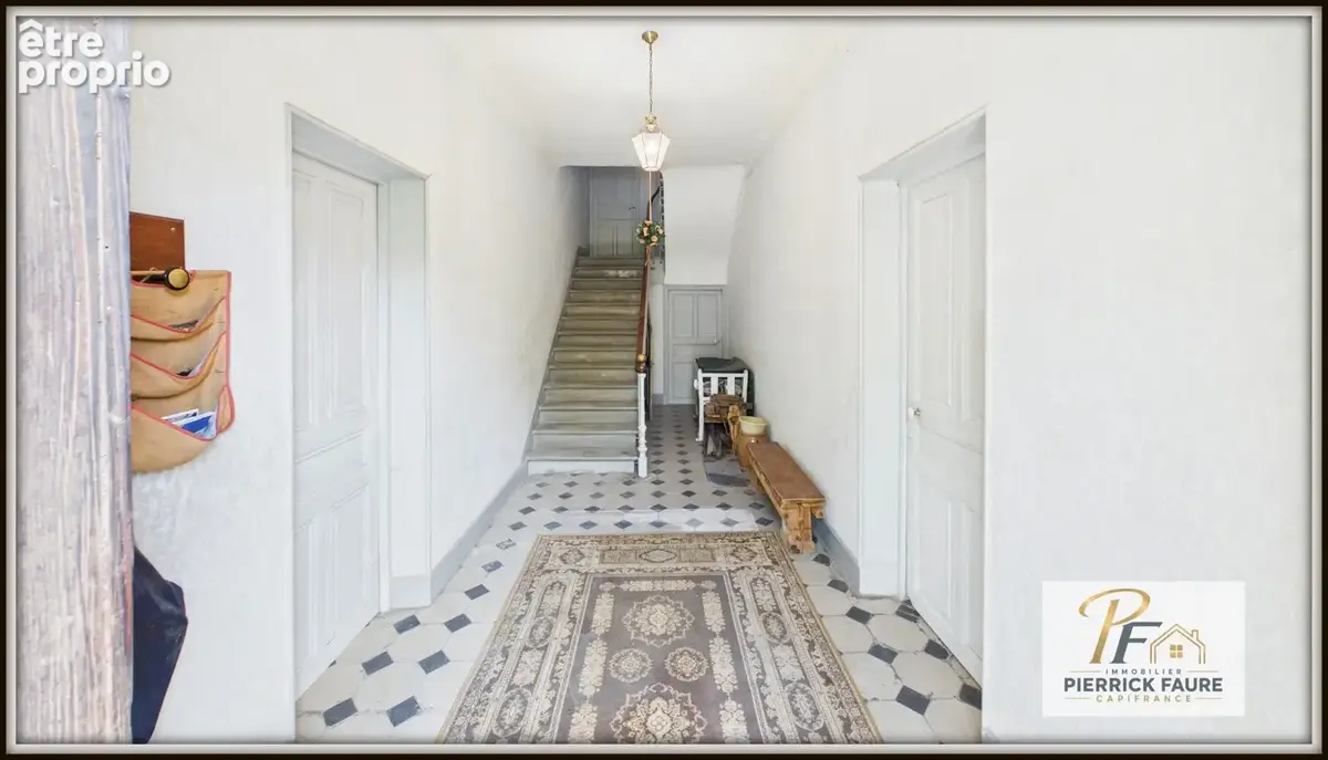 BRIANÇON – Maison historique de 193,67 m² à rénover, jardin arboré et vue montagne - photo 3