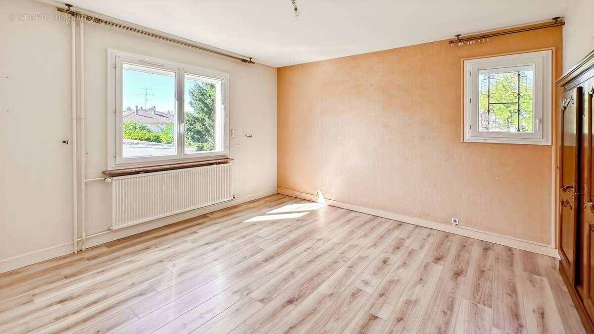 BERGERAC – Maison familiale de 174 m² avec garage, terrain 390 m² - photo 18