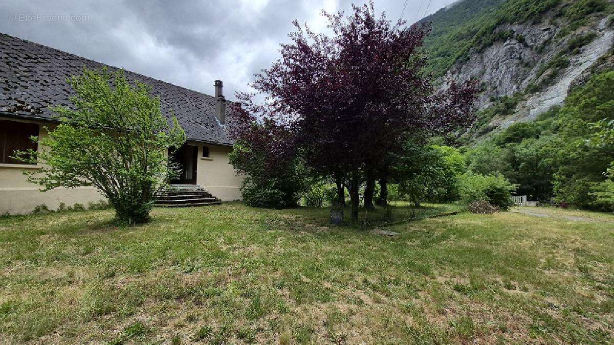 Maison 145 m² à Livet-Et-Gavet  - photo 2