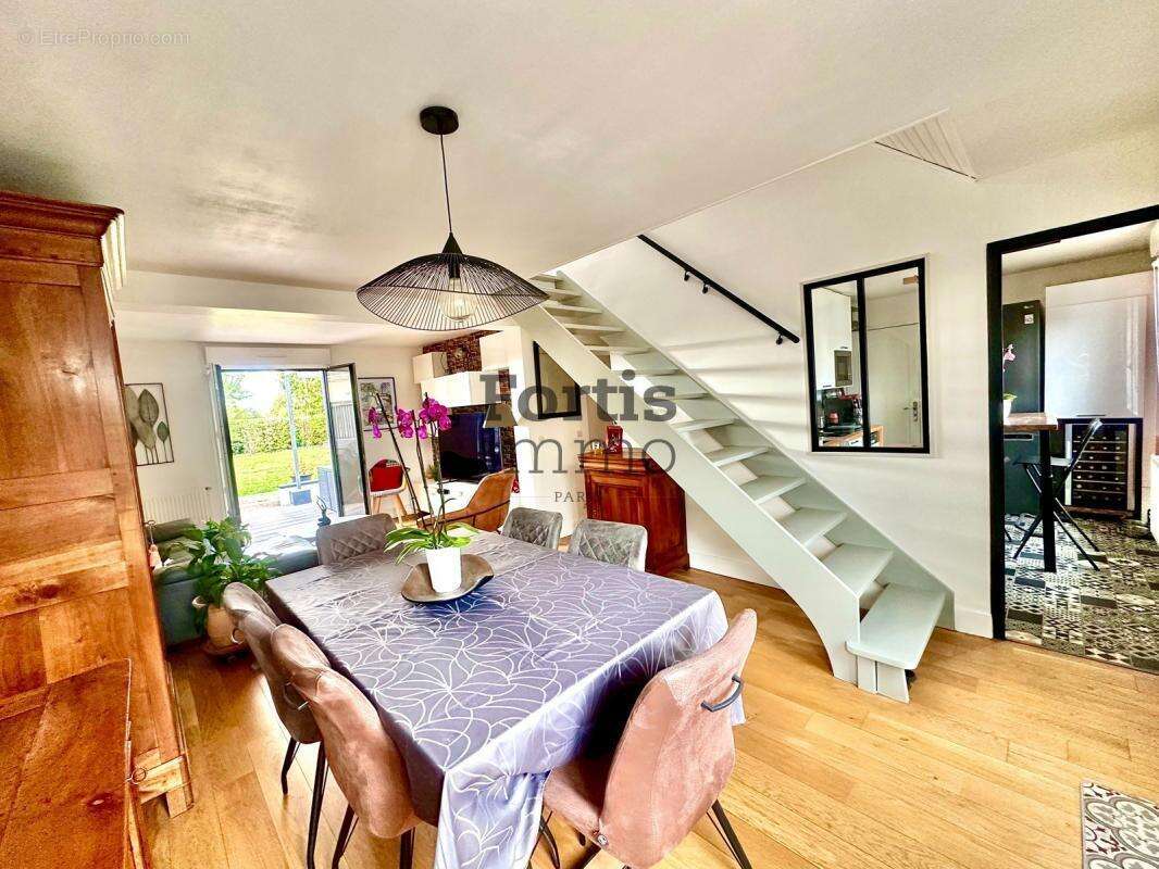 Maison à OLLAINVILLE