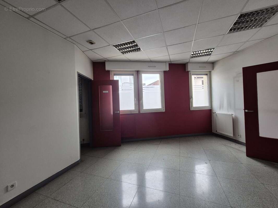 Commerce à AUDINCOURT