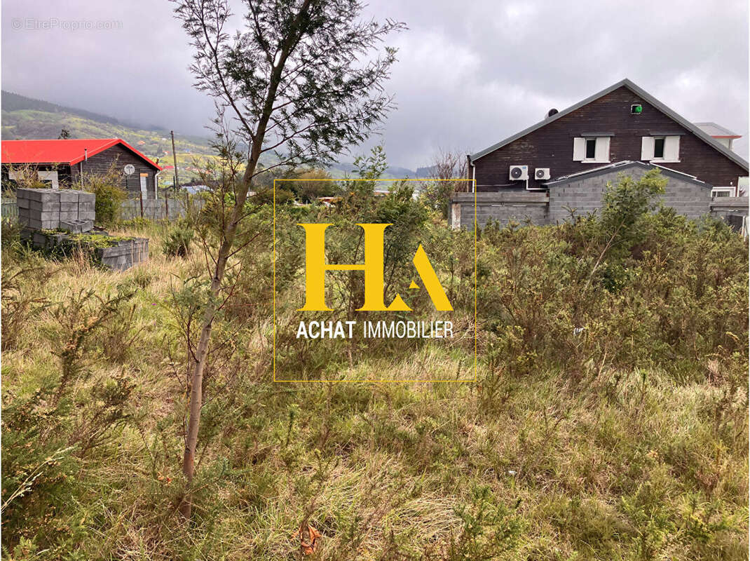 Terrain à SAINT-PIERRE