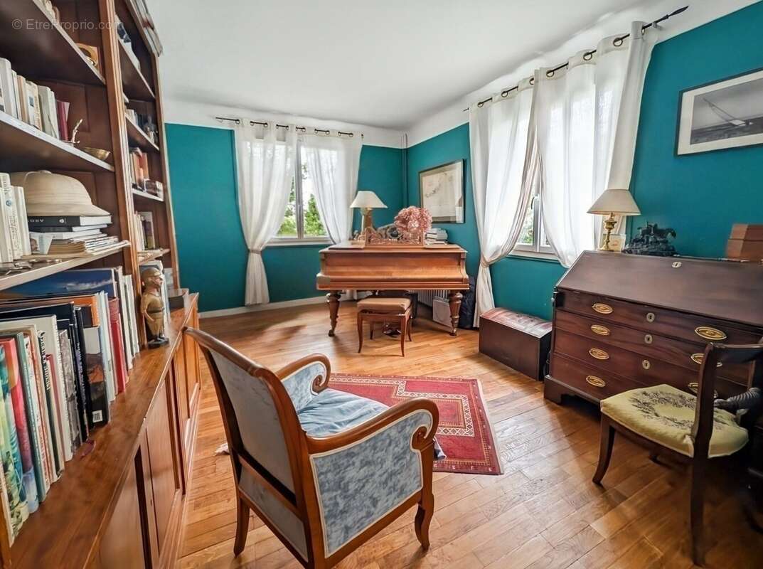 Maison 190 m² à Saint-Cyr-L'ecole  - photo 7