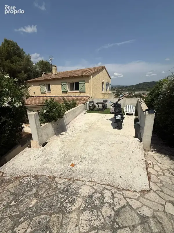 La Crau- La Moutonne - Villa 9 pièces-226m2 avec Piscine + 4 Studios - photo 18