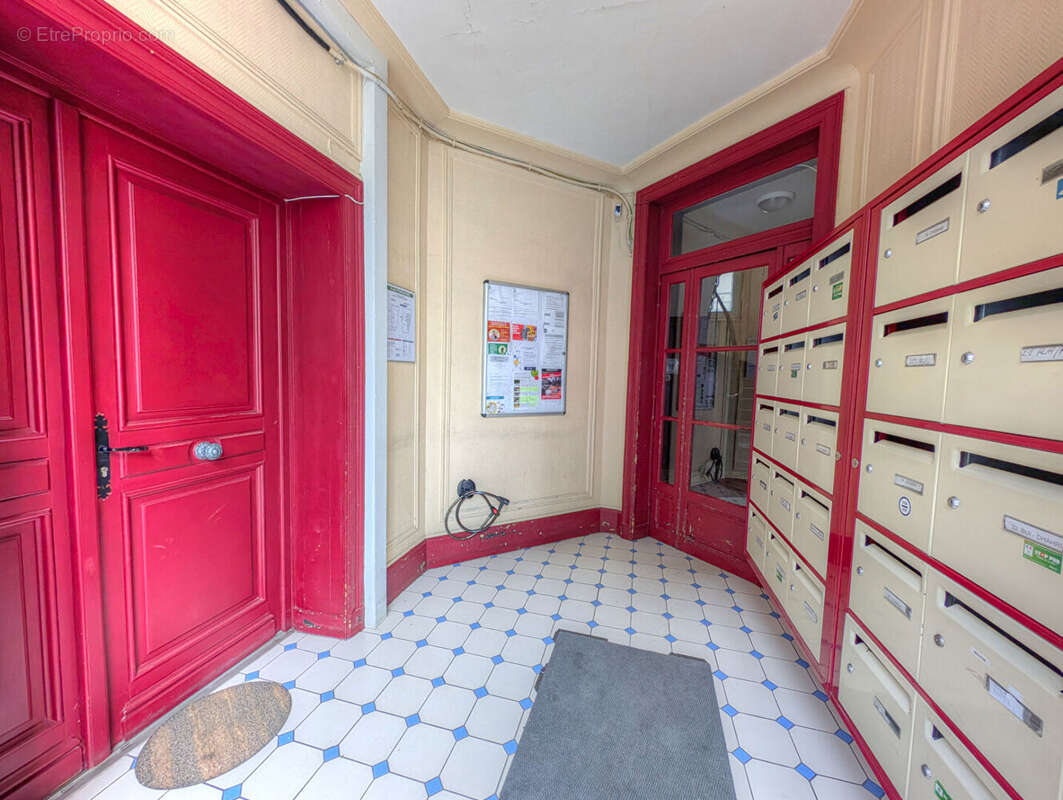 Appartement à LA GARENNE-COLOMBES