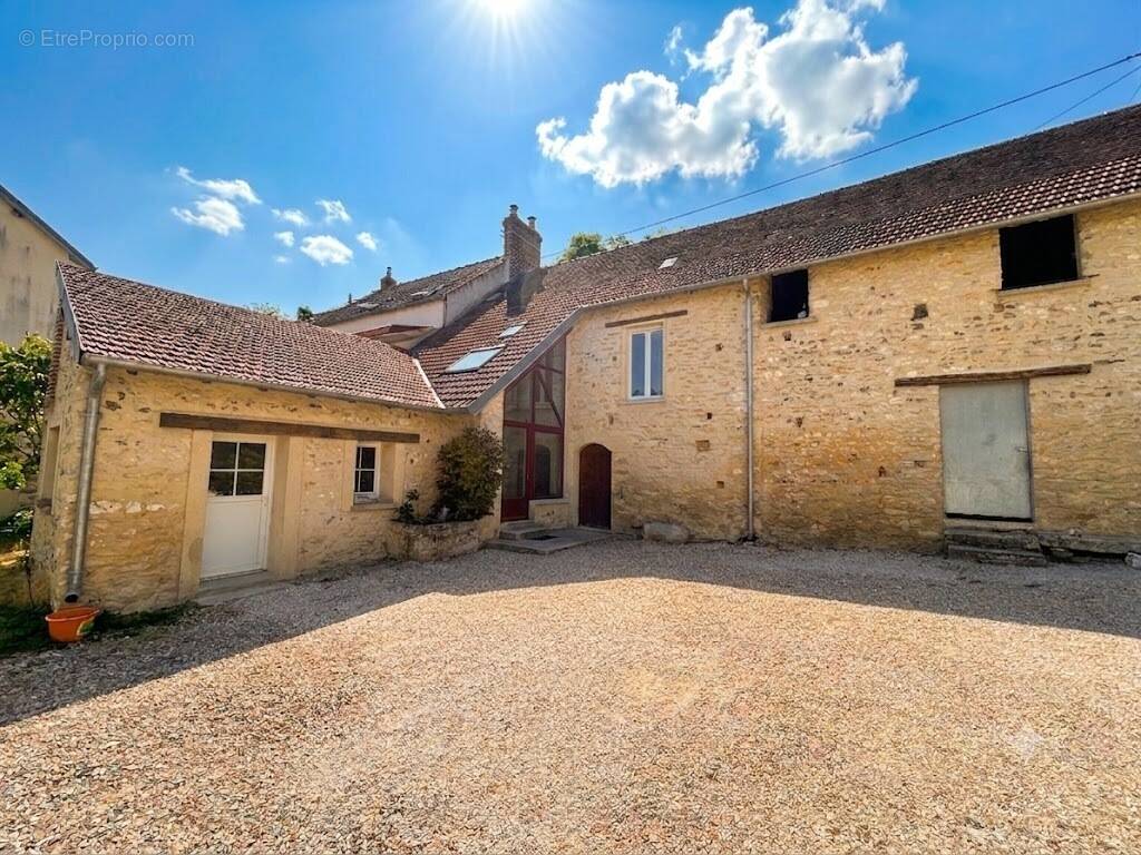 Maison à GOMMECOURT