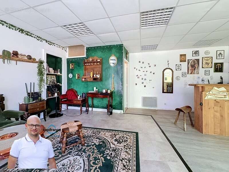 Immeuble de rapport en hyper-centre d'Aoste (38490) – Local commercial loué + T3 libre + Combles aménageables - photo 10