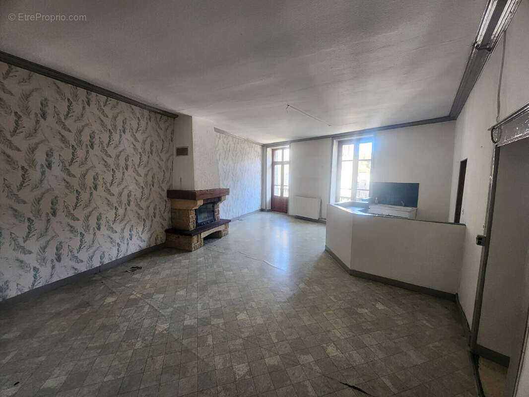 Appartement à POLIGNY