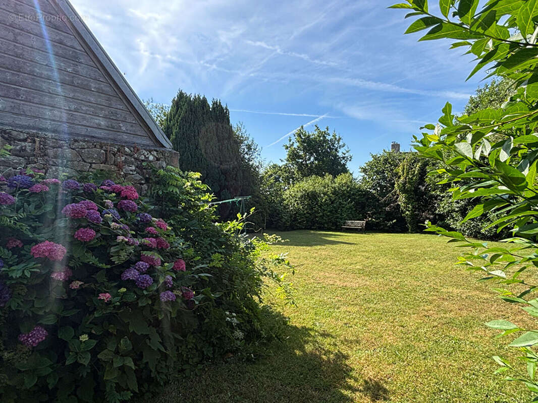 Maison à PLOUZELAMBRE