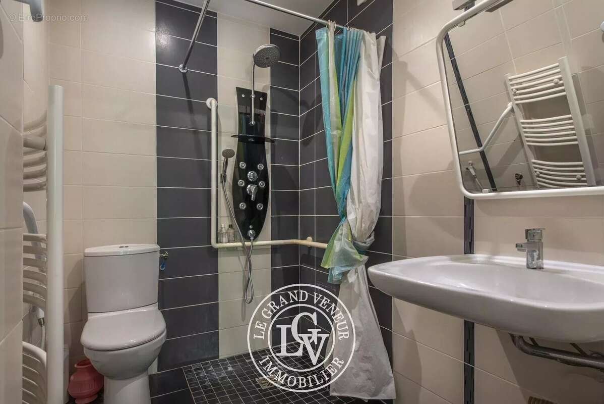 Maison à VENEUX-LES-SABLONS