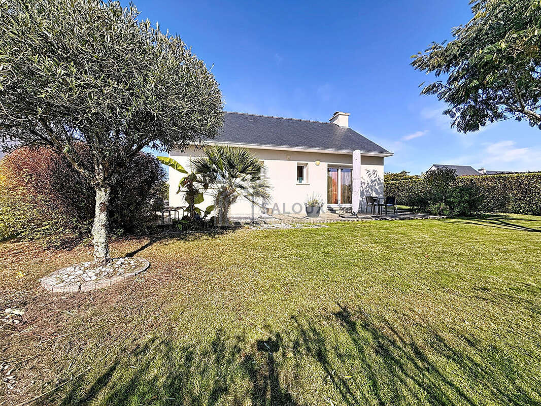 Maison à LA TRINITE-SURZUR