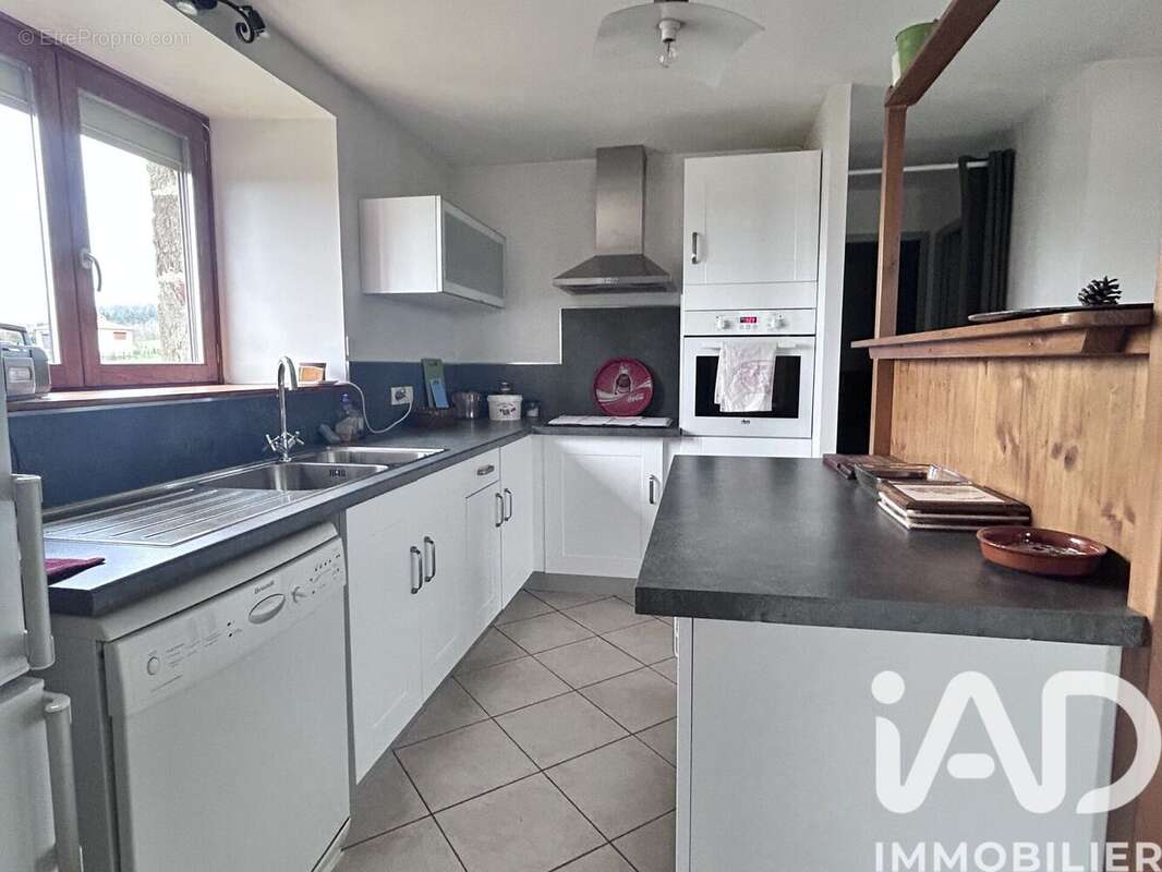 Maison 113 m² à Calvinet  - photo 9