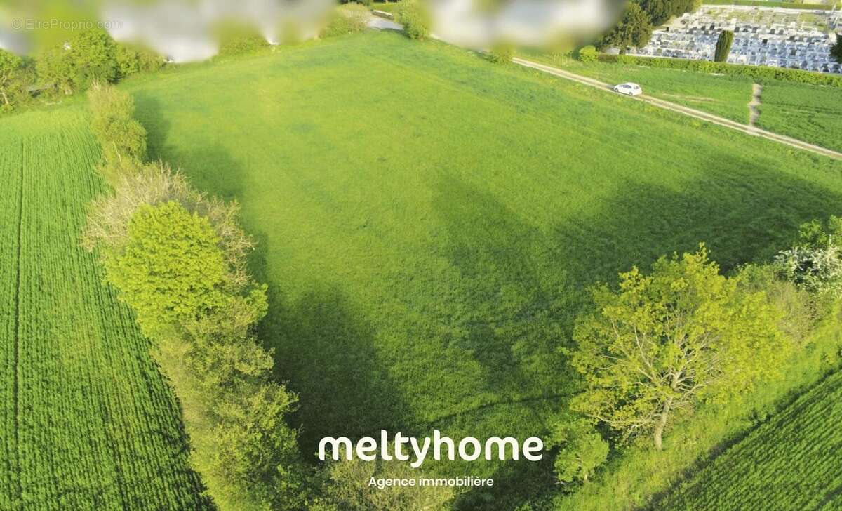 Terrain à TESSY-SUR-VIRE