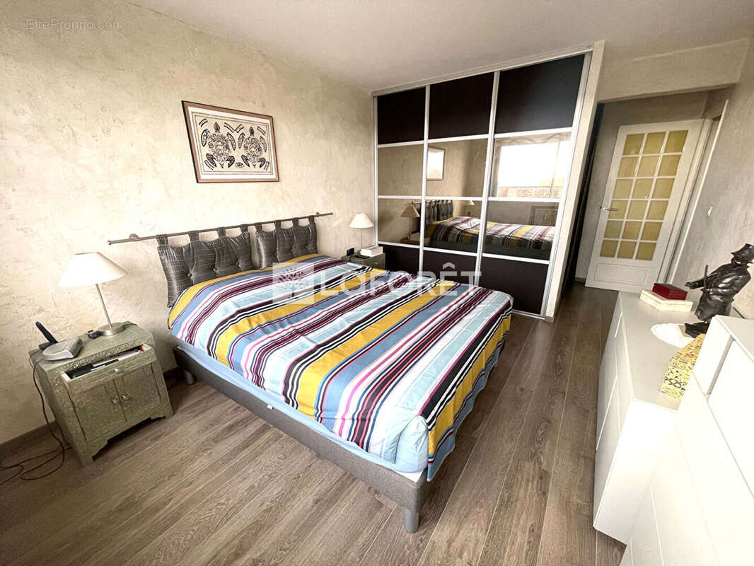 Appartement à SAINT-LAURENT-DU-VAR