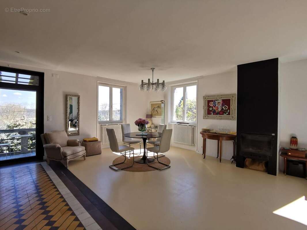   - Maison à SAINT-ETIENNE-DE-FONTBELLON