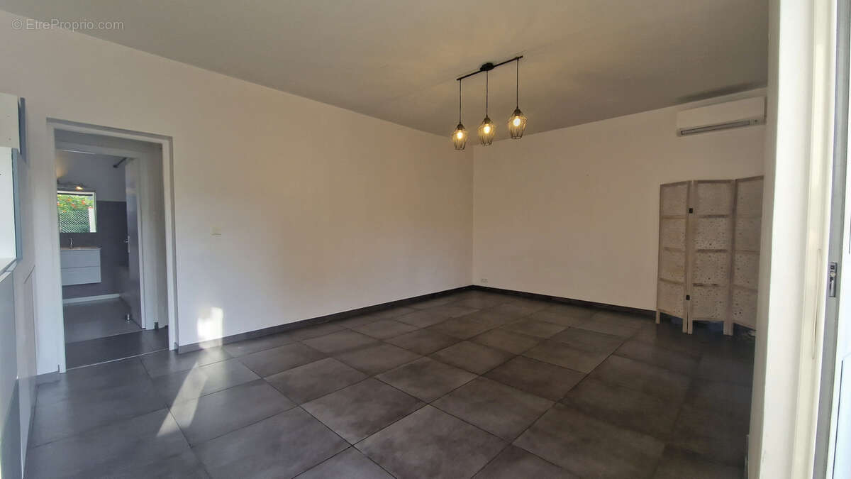 Appartement à VALLAURIS