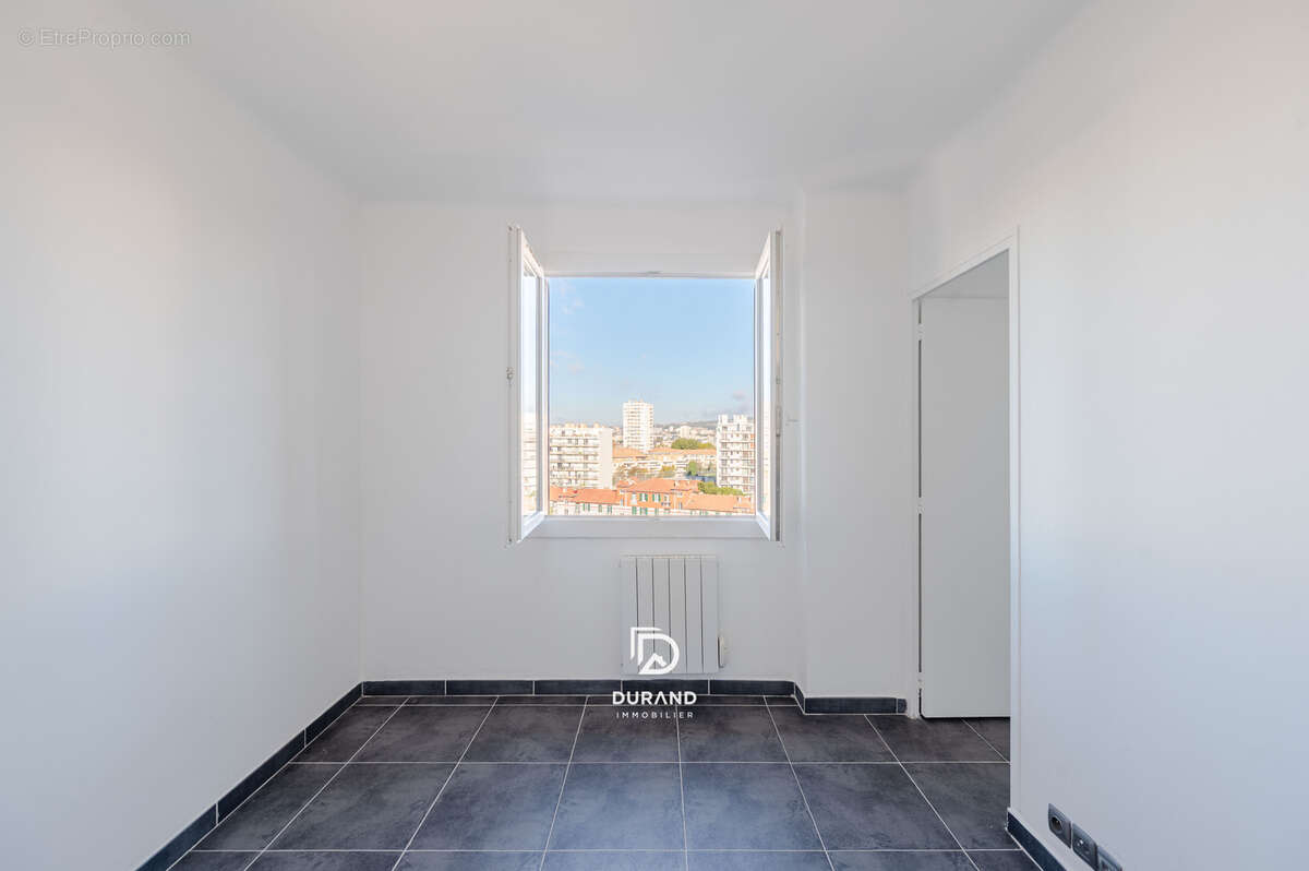 Appartement à MARSEILLE-4E
