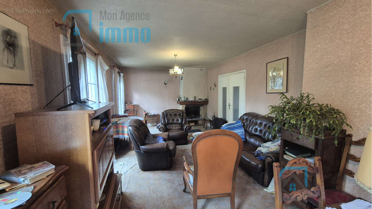 Maison à LA CHAPELLE-SAINT-URSIN