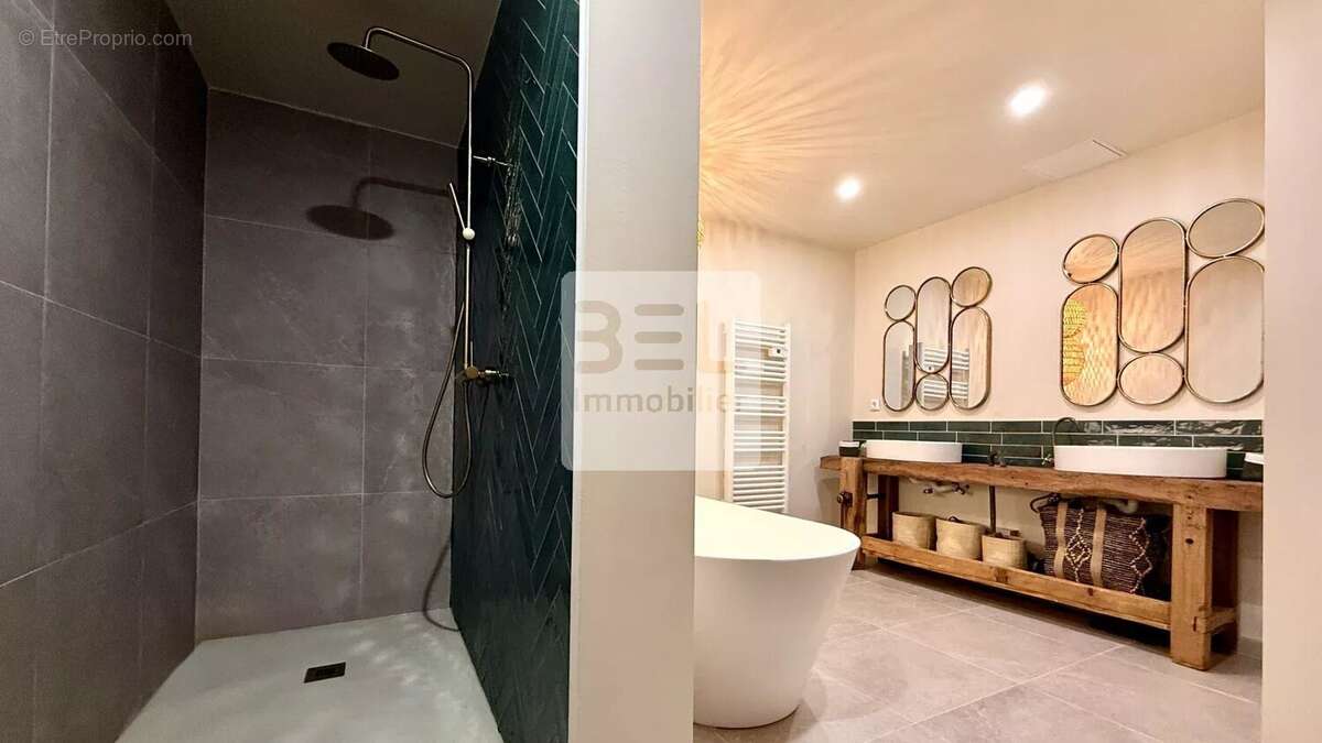 Maison à LAUDUN-L'ARDOISE