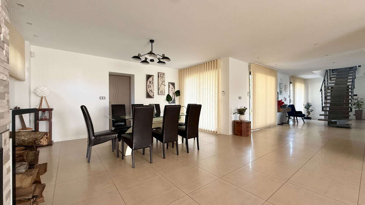 Maison à SAINTRY-SUR-SEINE