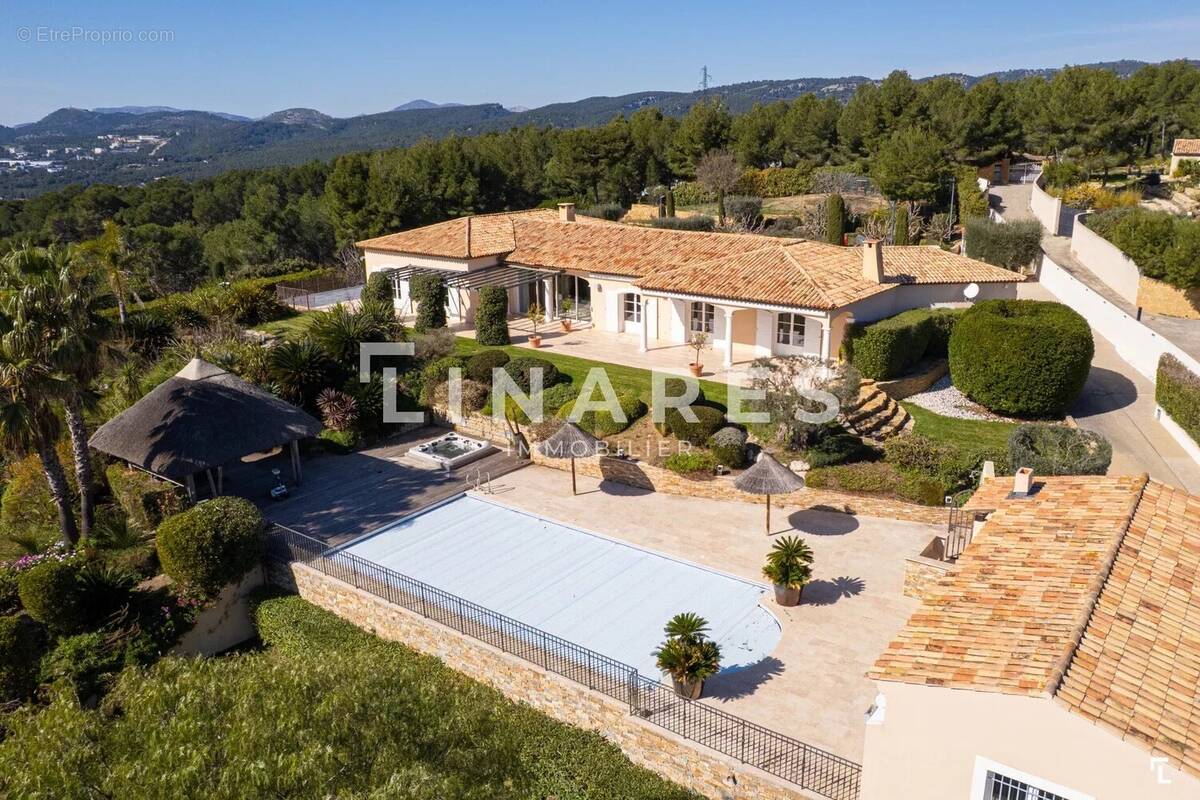 Maison à SAINT-CYR-SUR-MER