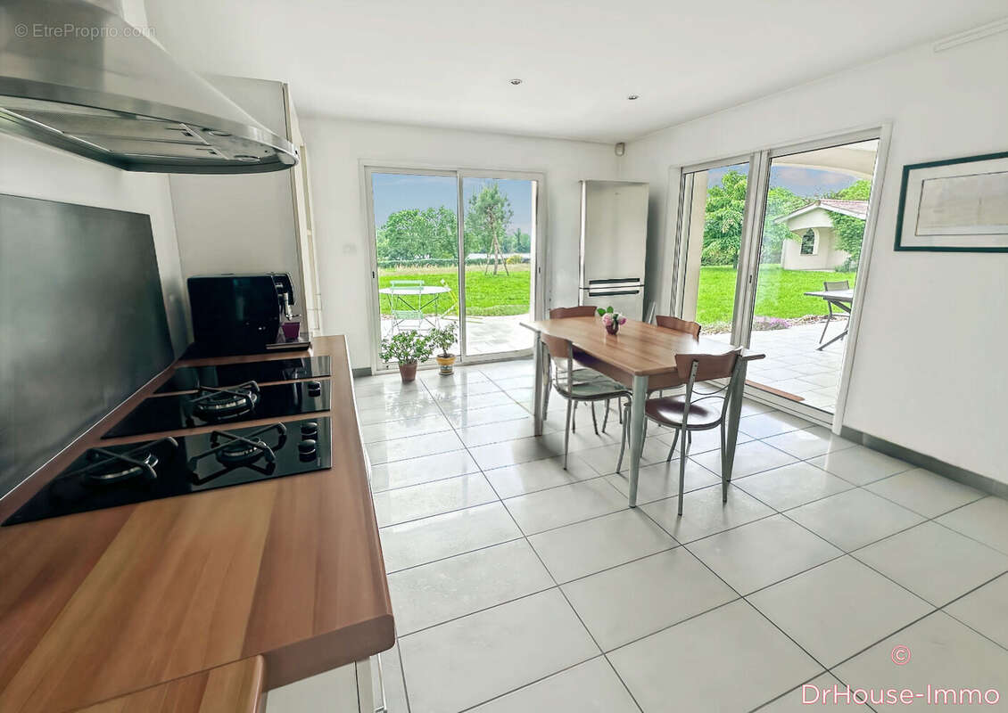 Maison à SAINT-MARTIN-BELLE-ROCHE