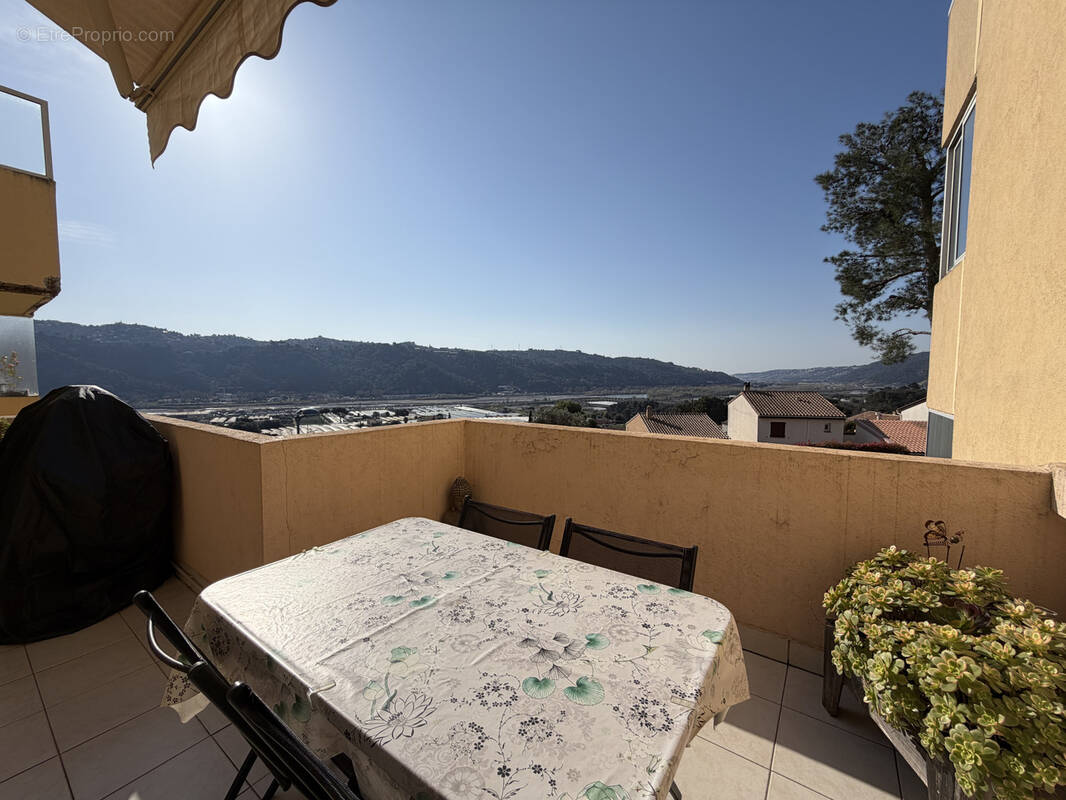 Appartement à CARROS