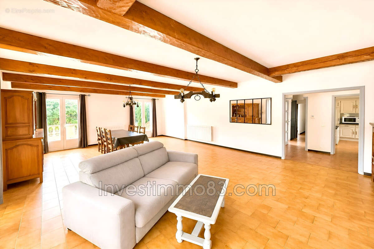 Maison 170 m² à Saint-Maximin-La-Sainte-Baume  - photo 8