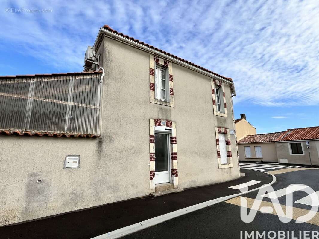 Photo 1 - Maison à CHATEAU-GUIBERT