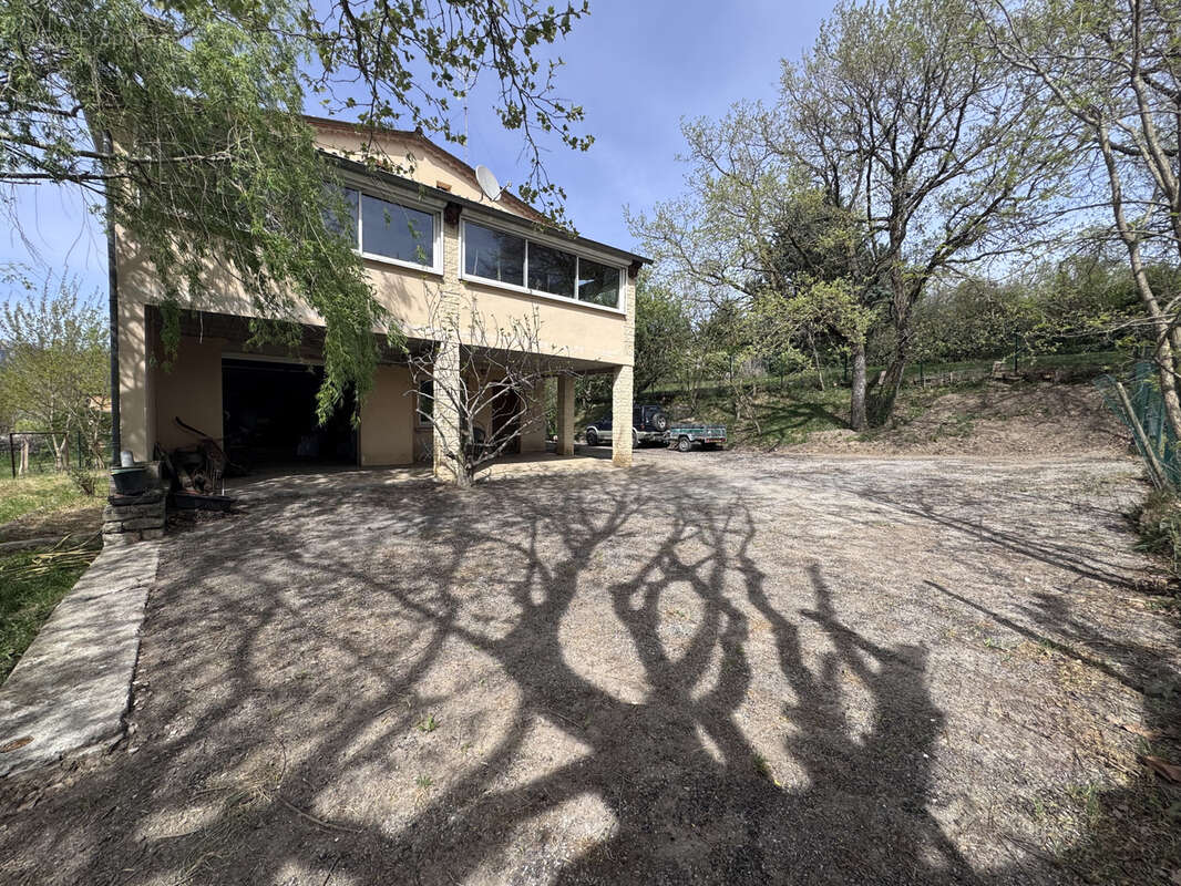 Maison à FRANCILLON-SUR-ROUBION