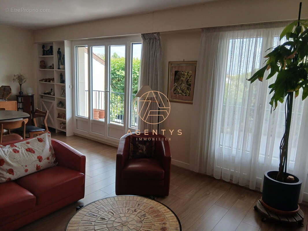 Appartement 89 m² à Saint-Maur-Des-Fosses  - photo 2