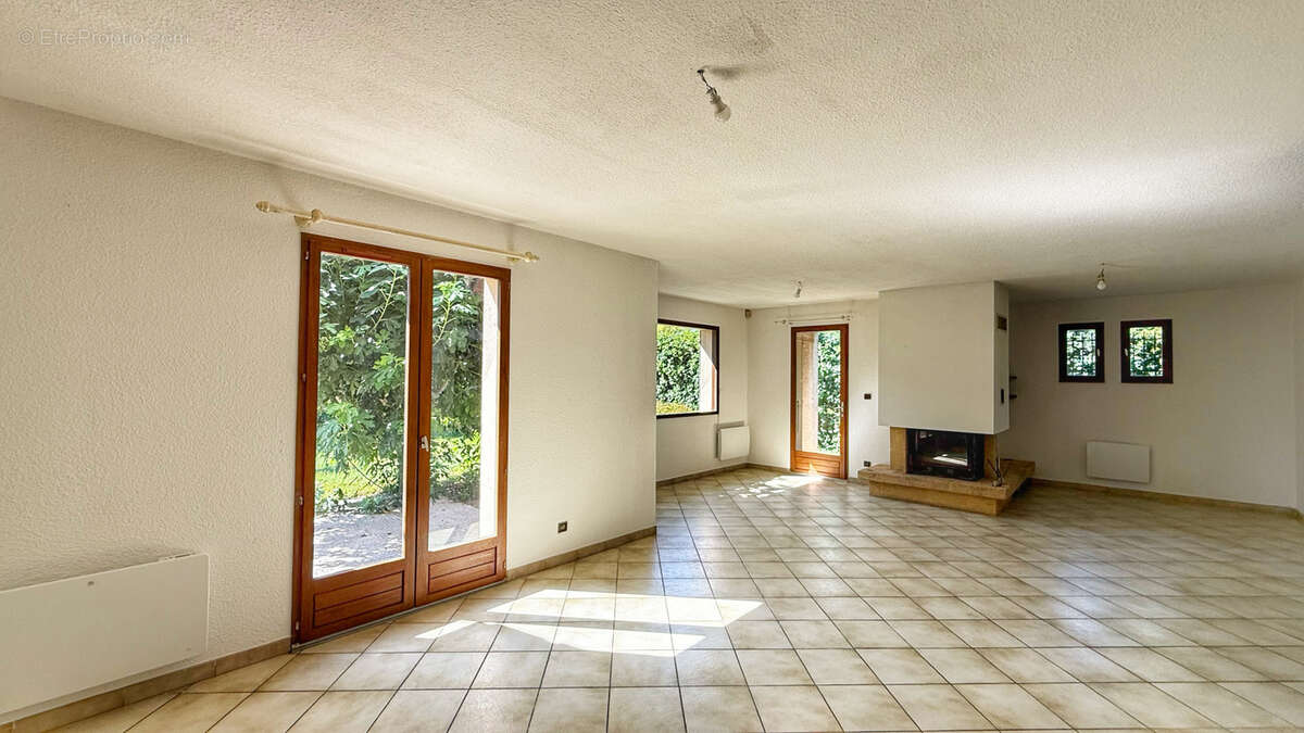 TULLINS, maison 165 m2 avec terrain - photo 3