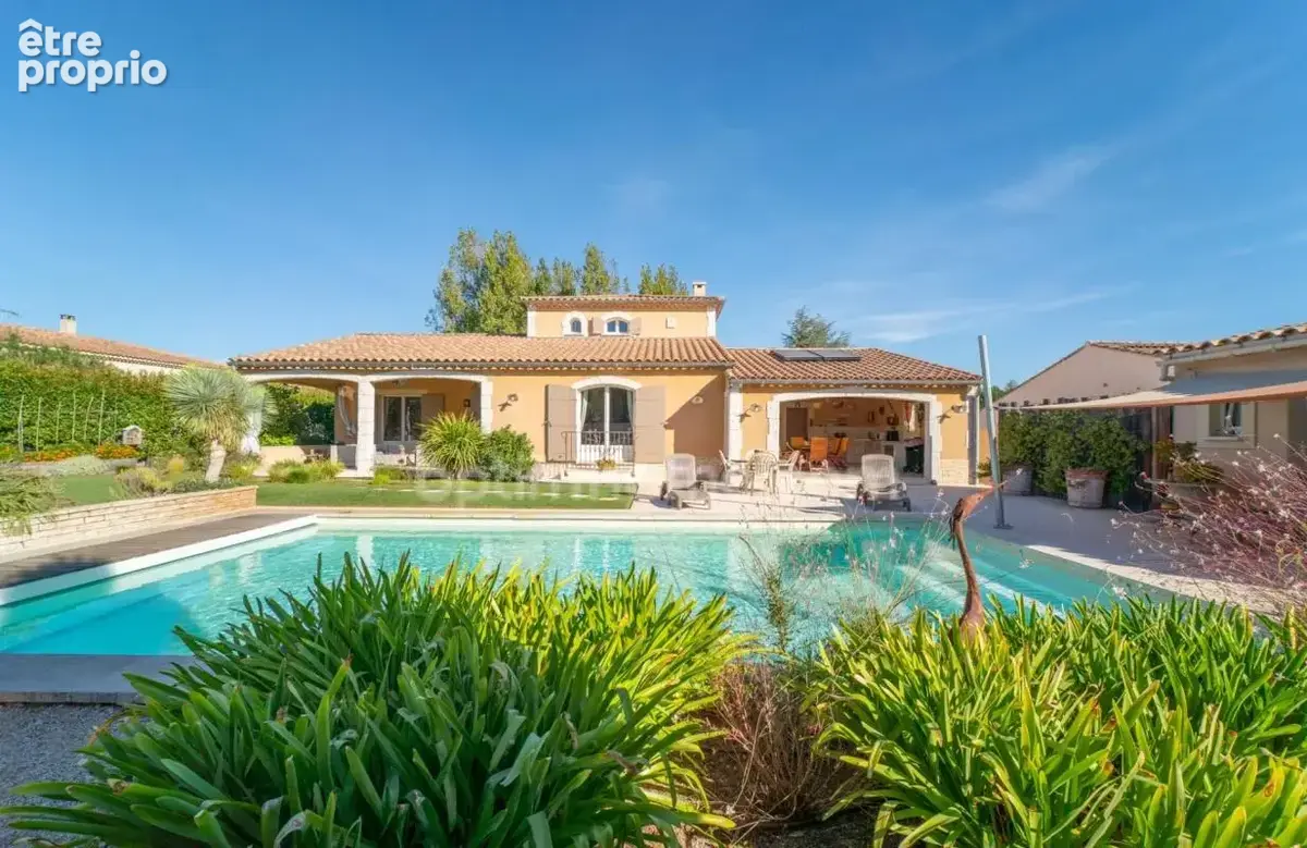 Paradou, Maison 145 m2, piscine chauffée, 1000 M2 de terrain l’art de vivre à deux pas du village - photo 4