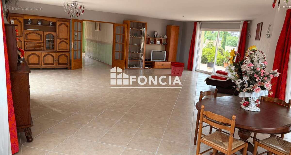 A vendre, Cahors, villa d'environ 222m2 - photo 4