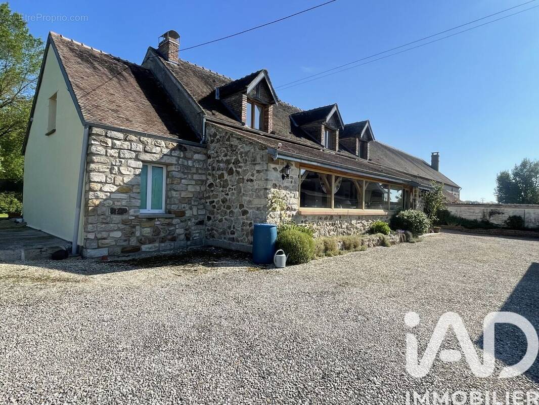 Photo 1 - Maison à SAINT-VALERIEN