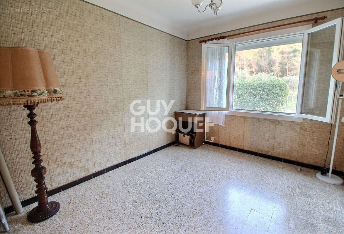 Maison Tarascon dans la garrigue sur 3205 m² - photo 9