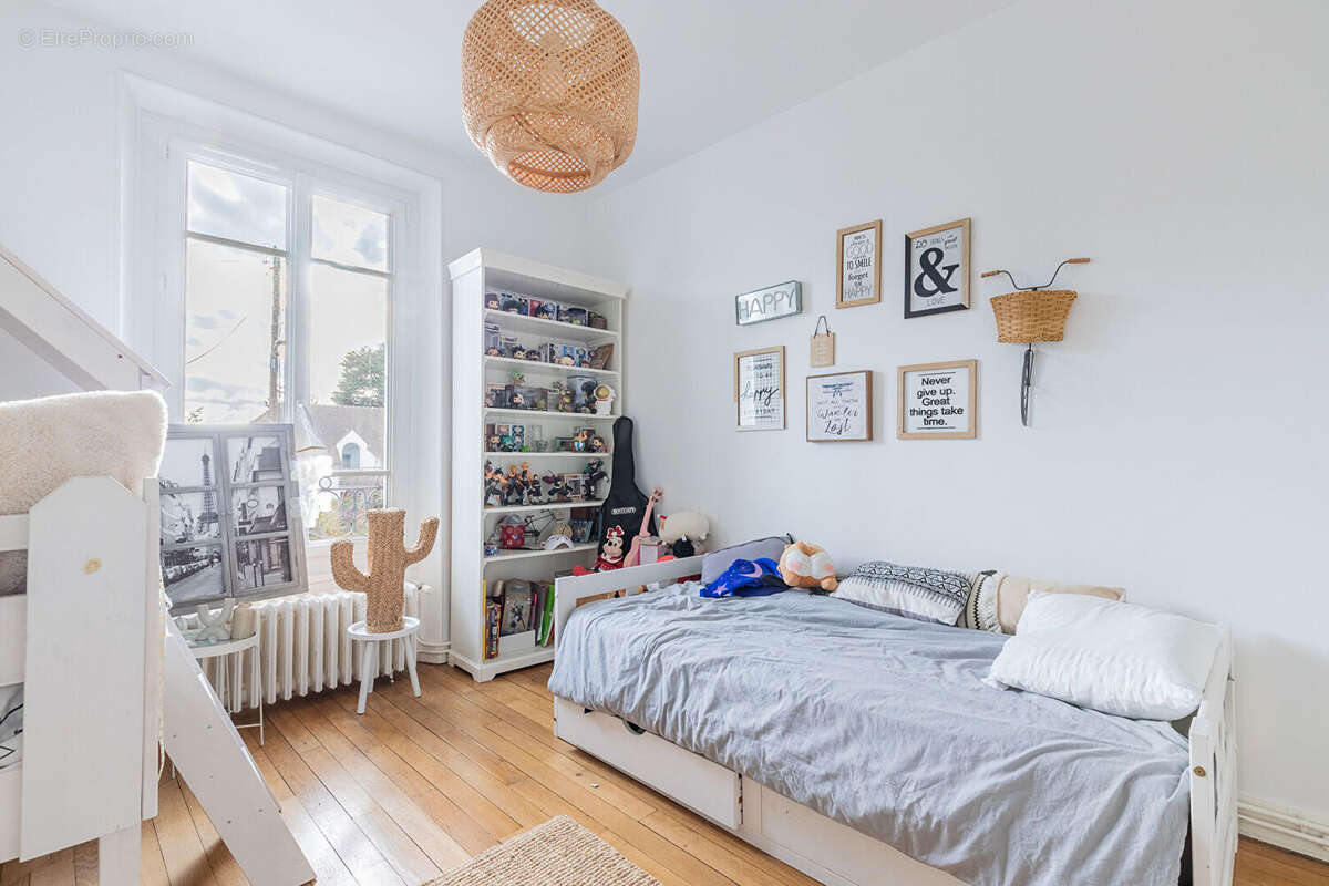 Maison à VERRIERES-LE-BUISSON