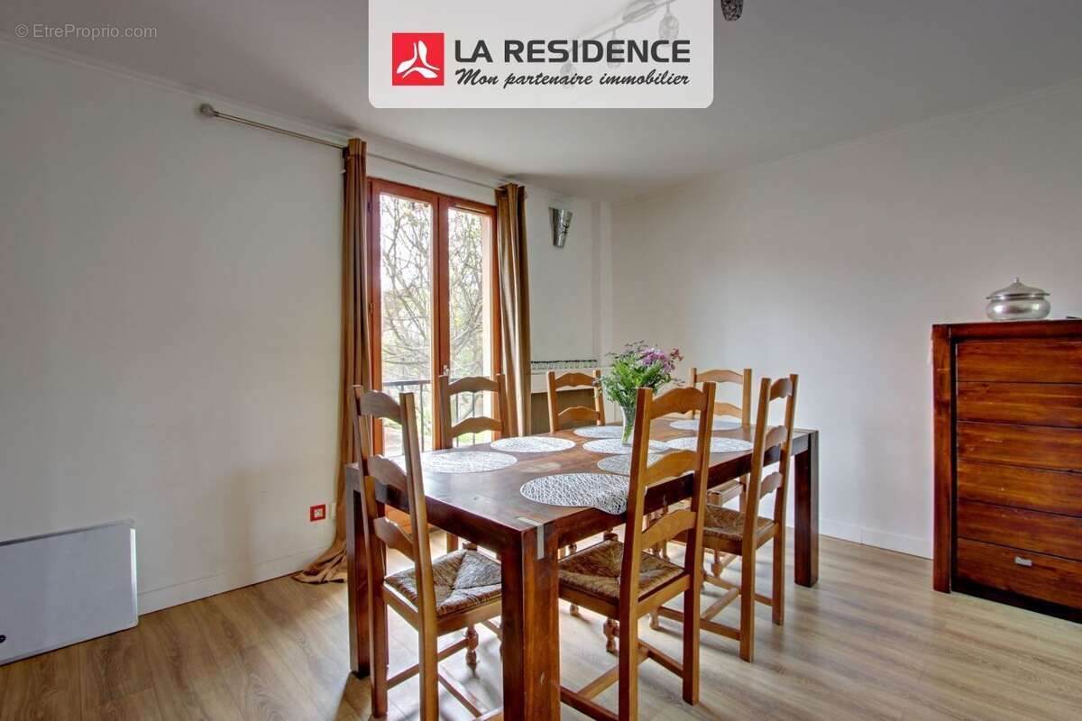 Maison à MAURECOURT