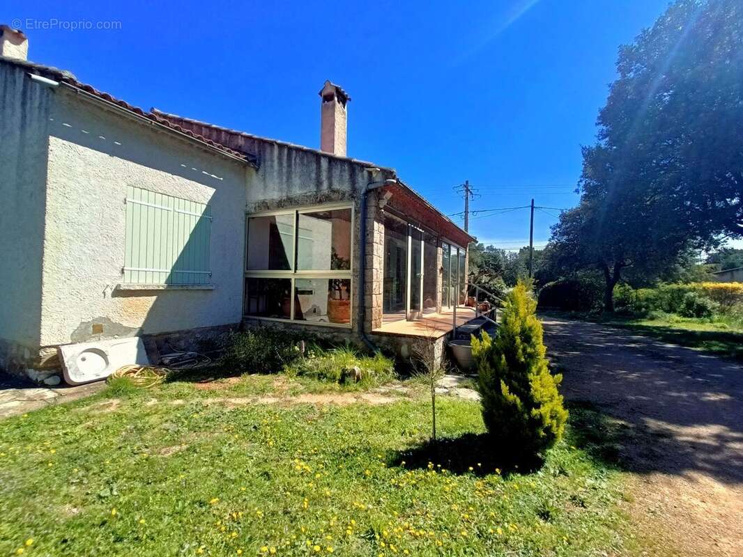 Maison 83 m² à Regusse  - photo 2
