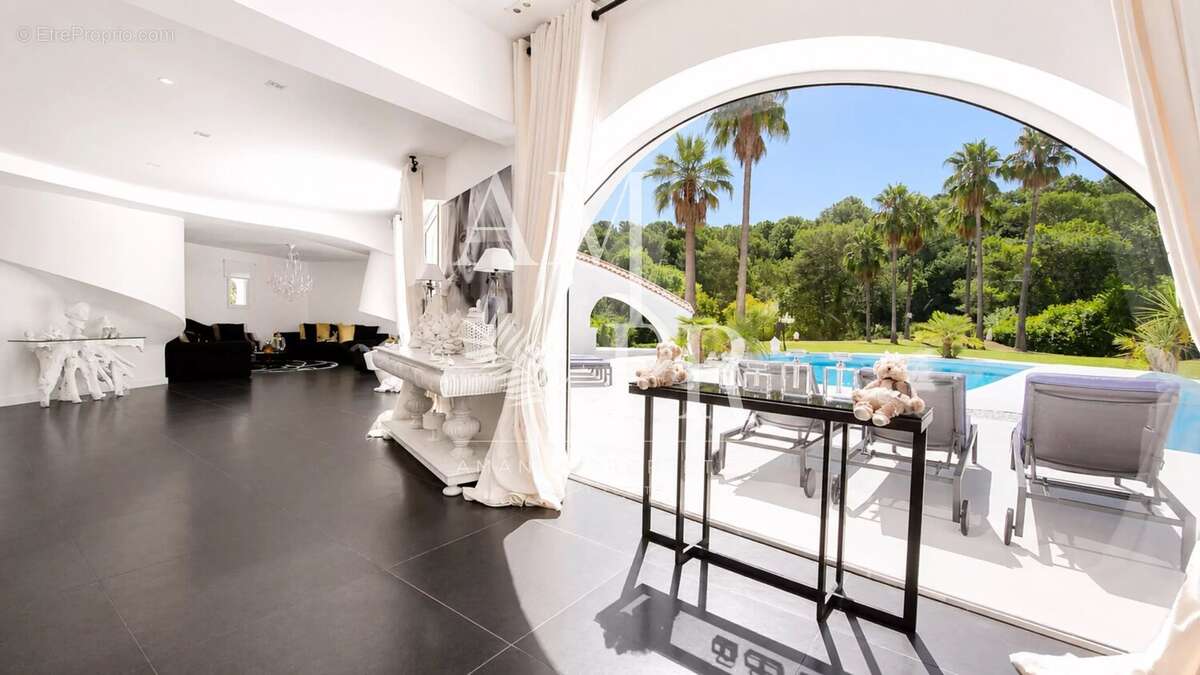 Villa de style – domaine privé fermé – sécurité 24h/24 et 7j/7 – rénovée en 2025 - photo 8