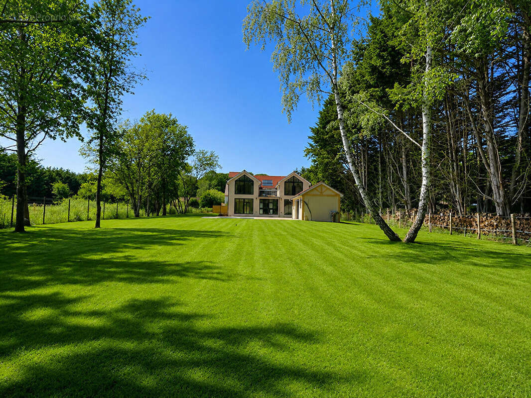 Très belle propriété neuve avec piscine chauffée Grosrouvre 12 pièces 360 m2 - photo 6