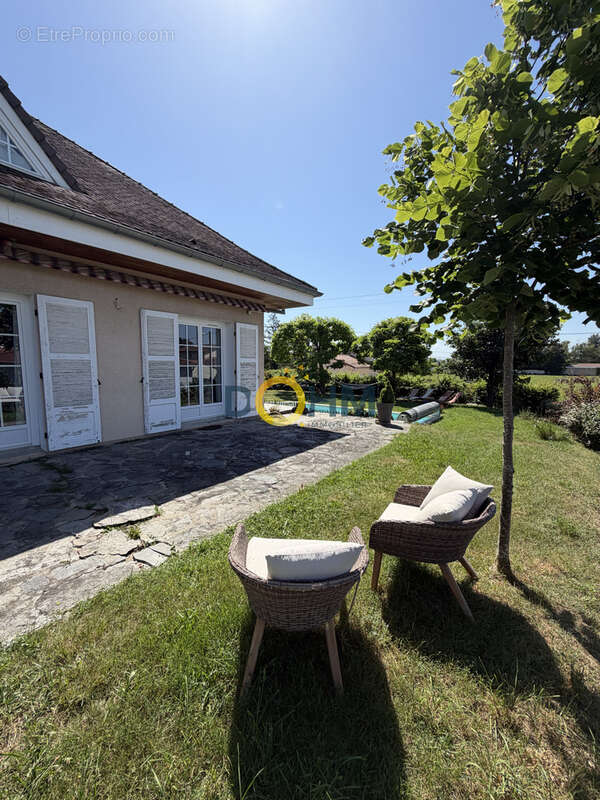 Maison à MONTROND-LES-BAINS