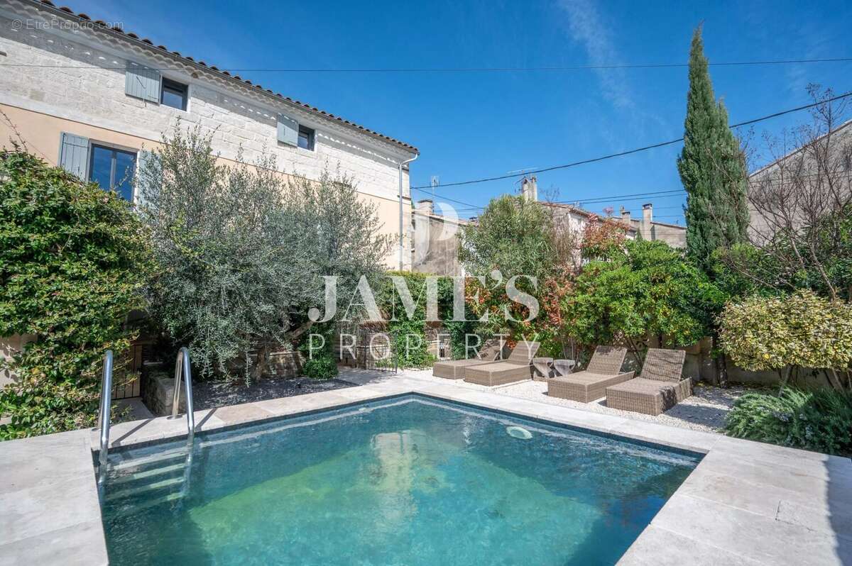 Maison à MAILLANE