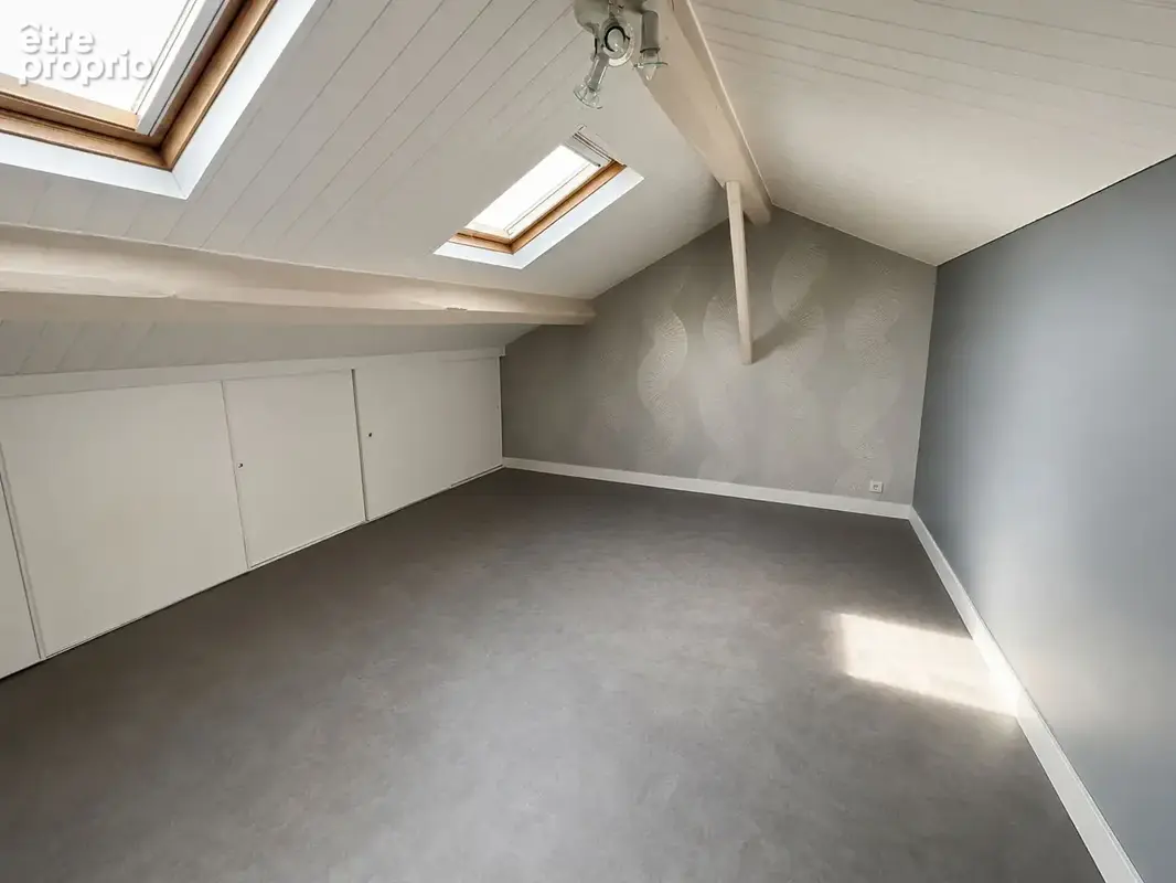 Maison principale avec deux appartements et jardin - photo 7