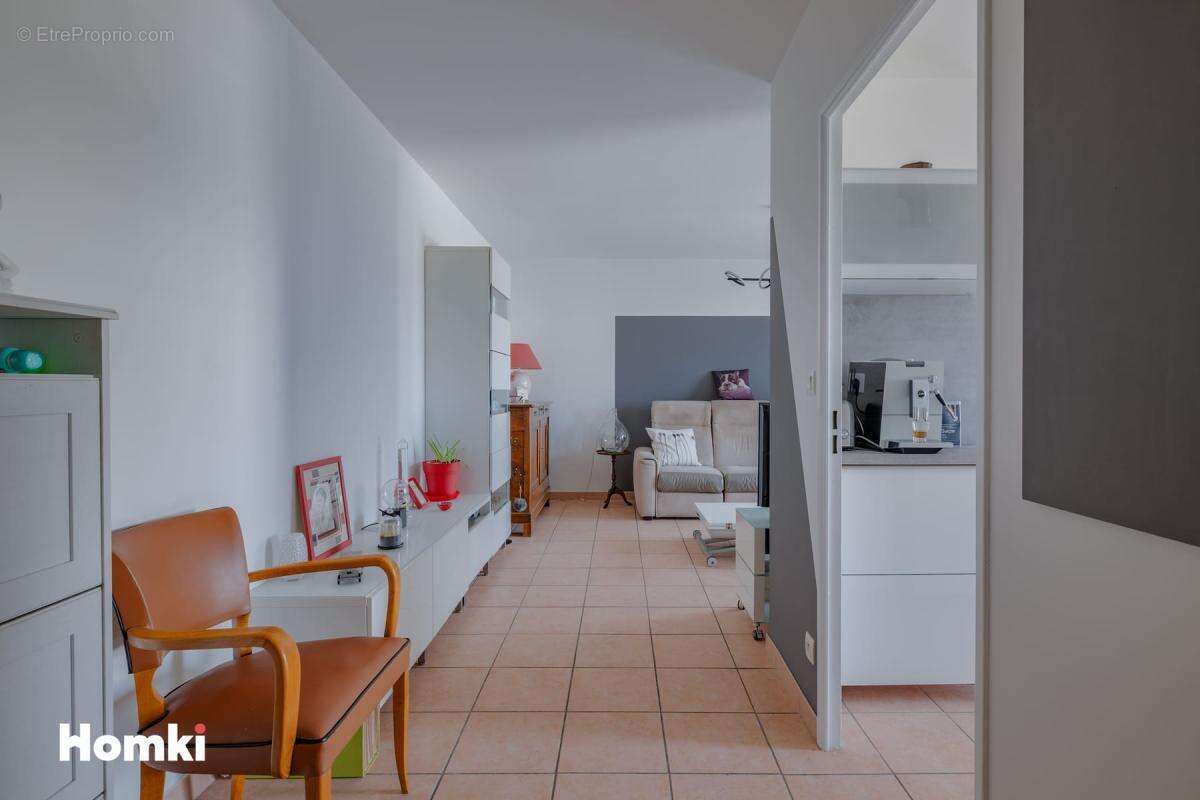 VÉNISSIEUX – T3 lumineux avec terrasse, cave et garage en supplément - photo 3