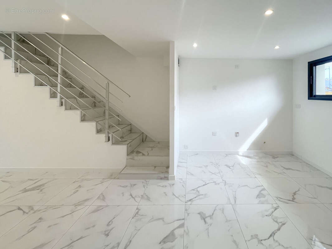 Maison contemporaine à vendre à Trélazé avec pompe à chaleur - photo 2