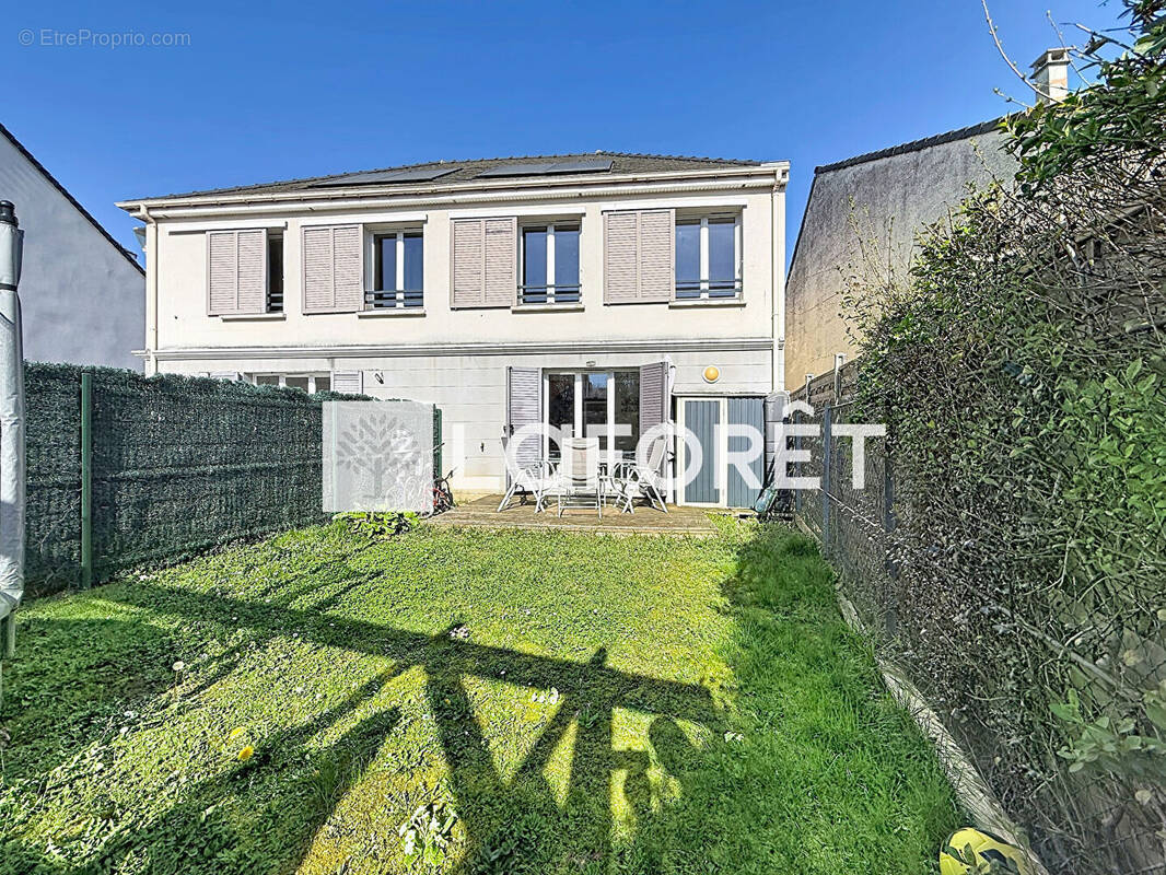 Maison à MOISSY-CRAMAYEL